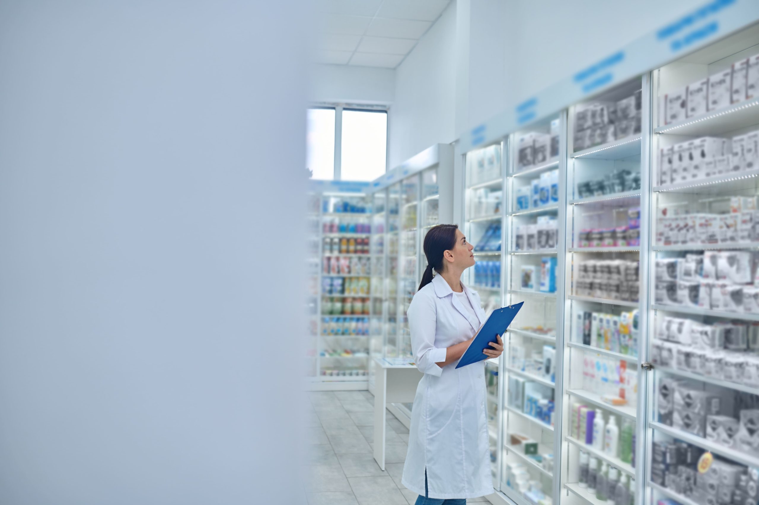 Warehouse-Management-System-Solusi-Cerdas-Menjaga-Distribusi-Farmasi-Tetap-Aman-scaled.jpg